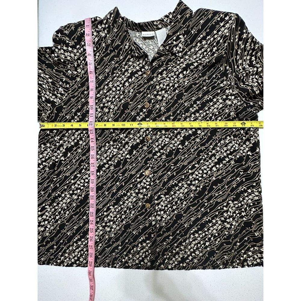 Koret Floral Print V-neck Button Down Short Sleeve Blouse Top Black Tan White 22 - Picture 4 of 5